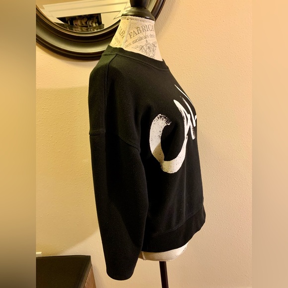 CUTE CALVIN KLEIN SWEATSHIRT ❤️CHANGE IT UP WITH A WHITE SHIRT UNDERNEATH. - Picture 4 of 14